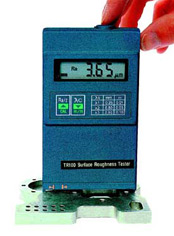 TR-100 Handlicher Oberflächenmesser für Außenoberflächen & Fugen