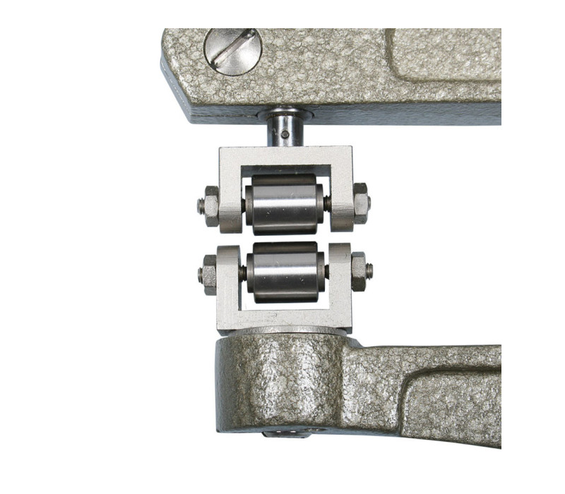 Roller without flanges