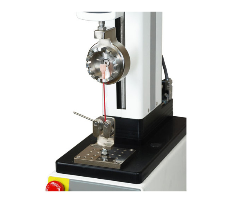 G1002 in a pull test application with G1076 wire Terminal Grip as top fixture
