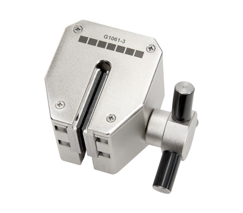 Model G1061-3 features 25,4 mm wide rubber-faced jaws