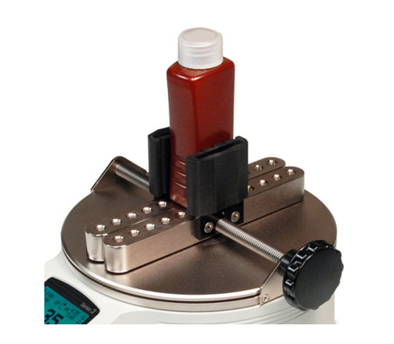 CT001 Optional flat rubber jaws offer an alternative gripping method, ideal for square or odd shaped samples.
Set of rubber jaws for gripping square or odd shaped containers.