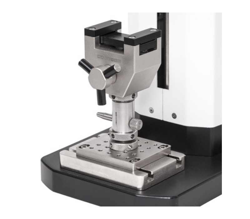 A quick-change eye end adapters allows for simple grip removal / installation, and prevent rotation.