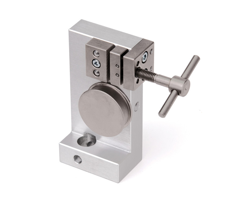 G1102 Wire / Rope Grip with bollard and adjustable jaw.