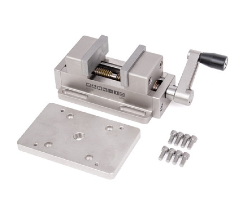 G1106 self-centering vise grip features an ergonomic handle and removable jaws.