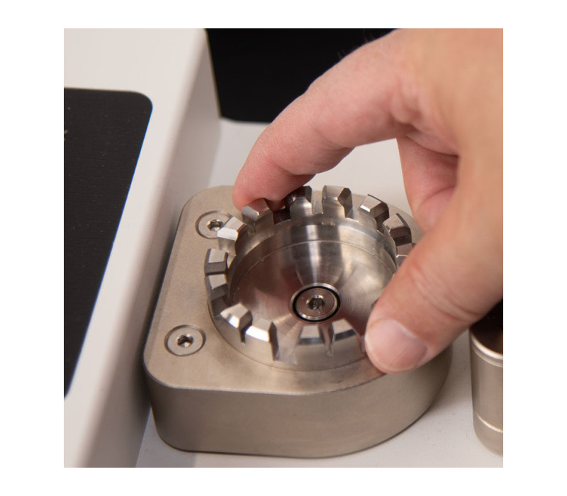 The wire terminal fixture accommodates wire diameter sizes up to 6.3 mm (0.25 in) and can be rotated to the desired size.